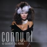 28-11-1984 Vanity in studio Amsterdam Photo: Govert de Roos/Connu

[keywords]Posed, Half Length, Eyecontact[/keywords]